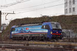 Siemens Vectron 193 520-4 durchfährt solo den Bahnhof Pratteln.