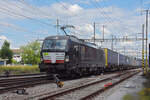 Siemens Vectron 193 715-0 durchfährt den Bahnhof Pratteln.