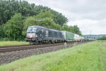 X4E -658 (193 658-2) zu sehen am 17.08.2021 mit einen Aufliegerzug bei Himmelstadt.