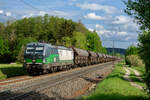 193 233 ELL/ECCO mit einem Düngerzug bei Postbauer-Heng Richtung Nürnberg, 10.05.2020