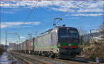 ELL 193 720 zieht Containerzug durch Maribor-Tabor Richtung Norden.