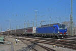 Siemens Vectron 193 492-6 durchfährt den badischen Bahnhof.