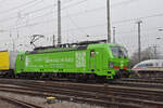 Siemens Vectron 193 281-3 durchfährt den badischen Bahnhof.