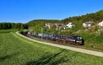 193 658 mit einem KLV am 28.04.2022 bei Effingen.