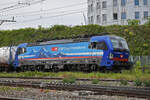 Siemens Vectron 193 530-3 durchfährt den Bahnhof Pratteln.