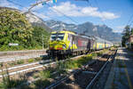 193 554-3 ist am 23.09.2022 mit einem Autozug in Peri/Italien