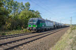 193 207-8 ist am 19.10.2022 mit einem Kesselzug bei Kerzell unterwegs.