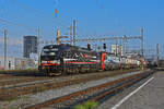 Doppeltraktion, mit den Siemens Vectron 193 665-7 und 193 470-2 durchfährt am 08.12.2022 den Bahnhof Pratteln.