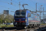 Siemens Vectron 193 534-5 durchfährt am 25.10.2022 solo den Bahnhof Pratteln.