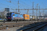 Siemens Vectron 193 516-2 durchfährt am 08.02.2023 den Bahnhof Pratteln.