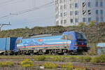 Siemens Vectron 193 516-2 durchfährt am 19.10.2022 den Bahnhof Pratteln.