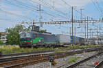 Siemens Vectron 193 256-5 durchfährt am 17.07.2023 den Bahnhof Pratteln.