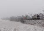 Eine Vectron 193 804 ist mit einem Container am 23.01.14 in Syrau/V.