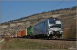 193 804-2 von RAILPOOL mit einen Containerzug bei Thüngersheim am 11.03.14.