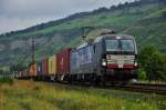 X4 E-853 (193 853-9) ist mit einen Containerzug in Richtung Süden unterwegs am 16.07.14 bei Thüngersheim.