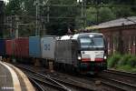 SIEMENS-VECTRON X4E-870 zog einen containerzug durch hh-harburg,datum 01.08.13