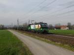 Die 193 203 mit einem Güterzug am 22.11.2014 unterwegs bei Heitzingerau.