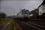 193 841 mit einen Containerzug zu sehen am 28.01.15 in Ludwigsau-Friedlos.