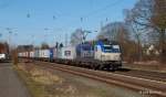 Am sonnigen 8.03.15 rollt 193 880 boxXpress mit einem langen Containerzug aus Bremerhaven durch Langwedel Richtung Hannover.