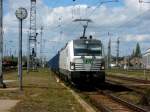 Am 02.05.2015 kam der SETG Vectron 193 812 mit ihrem leeren Holzzug aus Richtung Salzwedel nach Stendal und fuhr weiter nach Magdeburg.