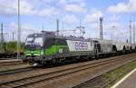 193 212, eine Vectron der European Locomotive Leasing (alias Eisenbahn-Logistik Leipzig, ELL), mit einem Ganzzug in Duisburg-Bissingheim, 22.8.15.