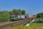 193 223 mit einem Containerzug am 17.08.2016 bei Plattling.