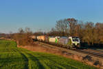 193 218 + 193 240 mit einem Knickkesselzug am 29.11.2016 bei Hilperting.