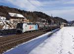 Die 193 825 mit einem Kesselzug am 05.02.2017 unterwegs bei Wernstein.