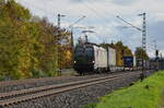 LTE Werbelok 193 957-8  40 Trucks One Train  zieht ihren schwach ausgelasteten KLV in Richtung Gemünden. Thüngersheim 01.11.2022