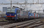 Vierfach Traktion, mit den Siemens Vectron 193 518-8, 193 522-0, 193 465-2 und 193 467-8 durchfährt am 06.02.2023 den Bahnhof Pratteln.