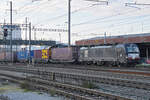 Siemens Vectron 193 661-5 durchfährt am 07.12.2022 den Bahnhof Pratteln.