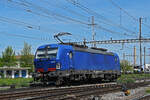 Siemens Vectron 193 493-4 durchfährt am 04.05.2023 solo den Bahnhof Pratteln.