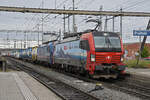 Doppeltraktion, mit den Siemens Vectron 193 476-9 und 193 524-6 durchfährt am 26.08.2023 den Bahnhof Pratteln.