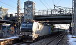 Railpool Lok  6193 121  [NVR-Nummer: 91 80 6193 121-1 D-Rpool] für Flixtrain mit Wagengarnitur unterwegs zur Bereitstellung am 28.11.23 Durchfahrt Bahnhof Berlin-Hohenschönhausen.