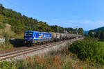 Die 193 792 ist eine unternehmenseigene Lok der Rurtalbahn Cargo und ist in der Unternehmensfarbe ultramarinblau gehalten.