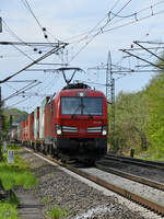 Anfang Mai 2021 war die DB-Elektrolokomotive 193 306 in Lintorf mit einem Containerzug unterwegs.