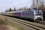 Flixtrain 1803 Hamburg - Köln mit Railpool-Vectron 193 827 in Düsseldorf-Angermund am 9.2.19.