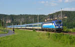 193 297 führte den EC 177 nach Prag am 13.06.19 durch Strand Richtung Bad Schandau.