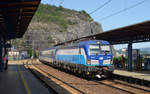 193 292 erreicht mit dem EC 175 nach Prag am 14.06.19 den Bahnhof Usti nad Labem.