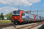Doppeltraktion, mit den Siemens Vectron 193 478-5 und 193 473-6 durchfährt den Bahnhof Pratteln.