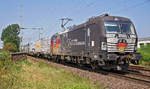 Güterzug mit Lokomotive 193 876/X4 E-876 am 12.08.2020 in Porz am Rhein.