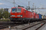 Doppeltraktion, mit den Siemens Vectron 193 326-6 und 193 306-8 der DB durchfährt den Bahnhof Pratteln.