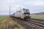 193 921-4 ist mit einem Kohlezug am 12.01.2022 bei Herleshausen unterwegs.