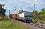 193 220 der ELL führte für ihren Mieter Rail Force One am 08.05.22 einen Containerzug durch Wittenberg-Labetz Richtung Falkenberg(E).