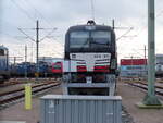MRCE 193 871 unterwegs für boxXpress.de, am 15.02.2022 beim Railpool Lokservice in Hamburg-Waltershof. Durch den Zaun fotografiert.