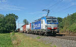 Lokomotive 193 833 am 03.08.2022 mit einem gemischten Güterzug in Lintorf.