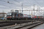 Siemens Vectron 193 659-0 durchfährt am 22.12.2022 den Bahnhof Pratteln.