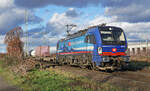 Lokomotive 193 535 am 03.01.2023 mit einem gemischten Güterzug in Porz.
