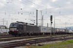 Siemens Vectron 193 715-0 durchfährt am 06.10.2022 den badischen Bahnhof.