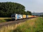 Die 193 806 mit einem Containerzug am 06.07.2013 unterwegs bei Himmelstadt.